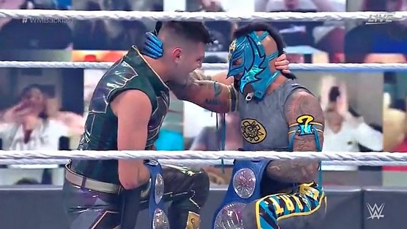 Rey and Dominik Mysterio Win SmackDown Tag Team Titles