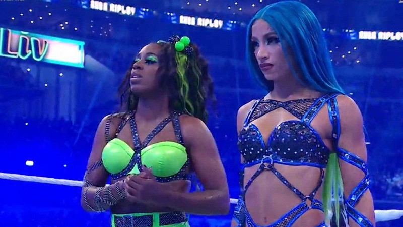 Sasha Banks And Naomi Spotted Hanging With WWE Stars