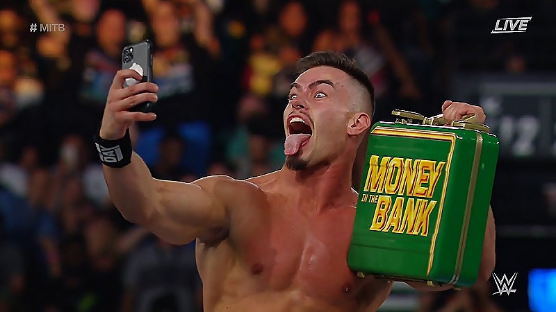 Austin Theory Unsuccessfully Cashes in Money In The Bank On Seth Rollins