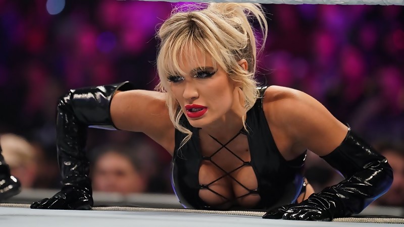 Fan Arrested After Throwing A Drink At Scarlett During WWE Live Event