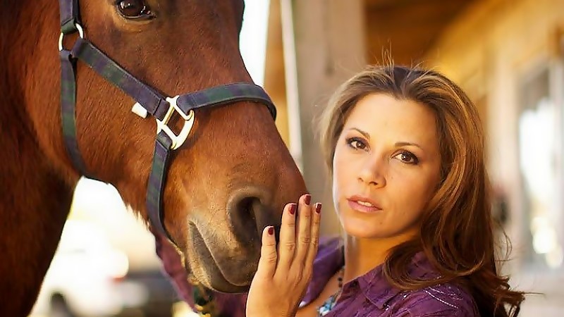 Mickie James Misses Hamilton Comic Con Appearance Due To Eye Injury