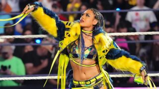 Giulia Dealing With Pain After SmackDown Match, Trainer Adjusts Workout