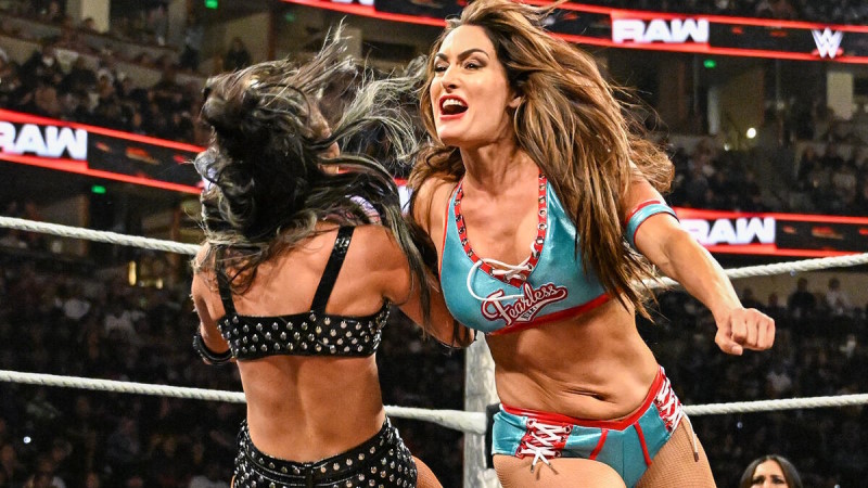 Nikki Bella Reacts to Hilarious Fan Sign from WWE RAW