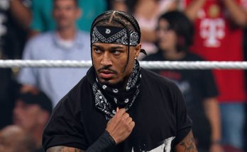 Carmelo Hayes Returns On RAW and Aligns With 946 In Brutal Main Event